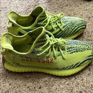 Yeezy boost 350 size 10/ in a half